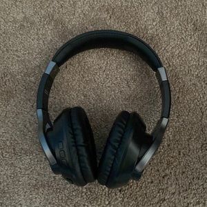 Wireless bluetooth headphones. New condition.